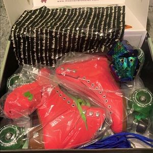 Moxi Beach Bunny rollerskates watermelon size 6